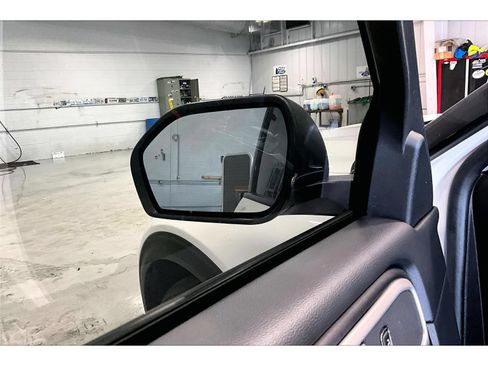 Used 2021 Ford Explorer XLT w/ Equipment Group 202A AWD/4WD image 32