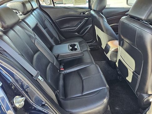 Used 2018 MAZDA MAZDA3 Touring image 19