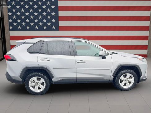 Used 2019 Toyota RAV4 LE w/ Carpet Mat Package image 5