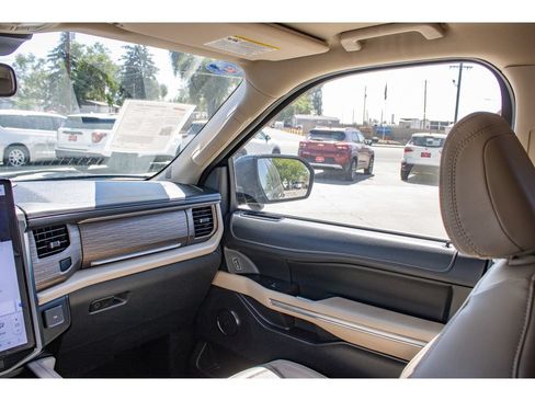 Used 2024 Ford Expedition Limited AWD/4WD image 22