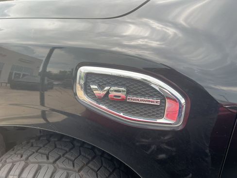 Used 2017 Nissan Titan SV RWD image 6