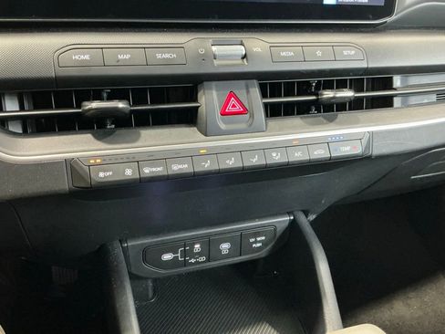 Used 2025 Kia K4 FWD image 23