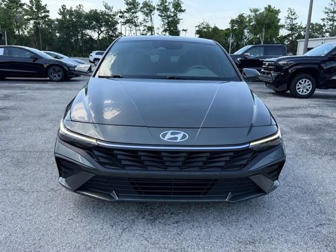 Used 2024 Hyundai Elantra SE FWD image 2