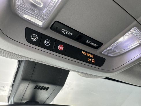 Used 2020 Chevrolet Equinox LT w/ Driver Convenience Package image 38