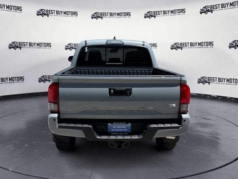 Used 2018 Toyota Tacoma TRD Off-Road w/ TRD Premium Off Road Package AWD/4WD image 7