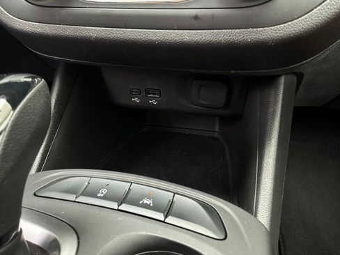 Used 2025 Buick Envista Preferred FWD image 22