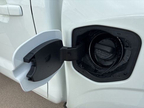 Used 2025 Nissan Frontier SV w/ SV Convenience Package image 10