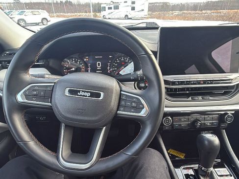 Used 2022 Jeep Compass Limited image 27