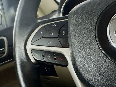 Used 2017 Jeep Grand Cherokee Limited image 25