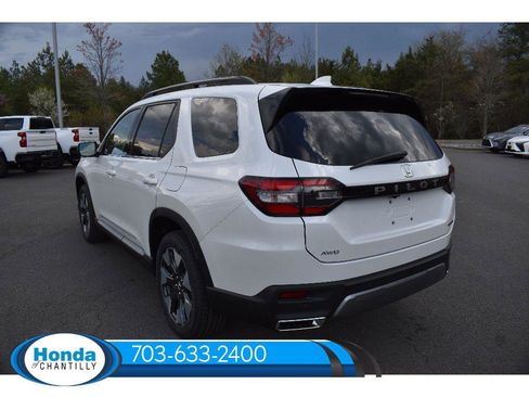 New 2026 Honda Pilot Touring image 5