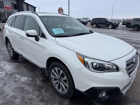 Used 2017 Subaru Outback 3.6R Touring image 6