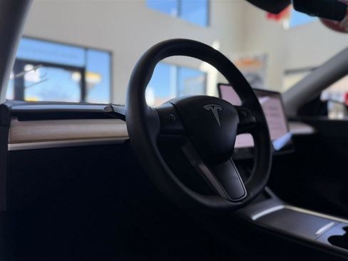 Used 2021 Tesla Model Y Long Range image 22