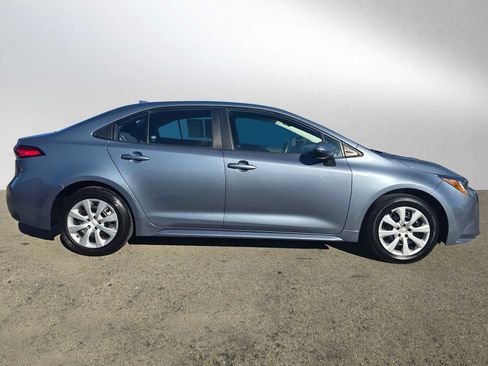 Used 2022 Toyota Corolla LE image 2