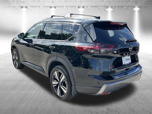 Certified 2025 Nissan Rogue SL FWD image 9