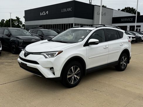 Used 2018 Toyota RAV4 XLE w/ Plus Extra Value Package FWD image 2