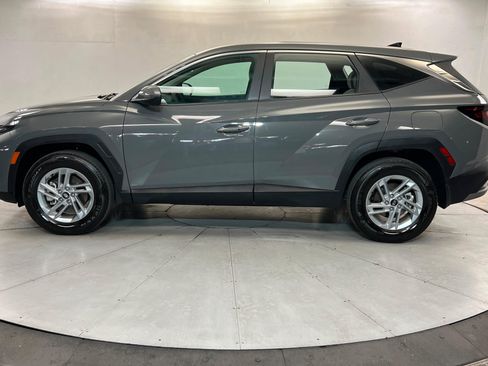 Used 2025 Hyundai Tucson SE AWD/4WD image 2