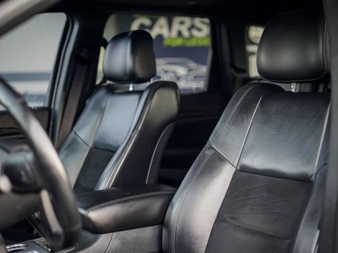 Used 2018 Jeep Grand Cherokee Altitude AWD/4WD image 14
