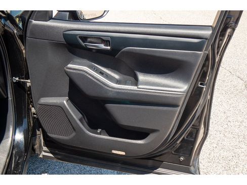 Used 2023 Toyota Highlander XLE AWD/4WD image 17