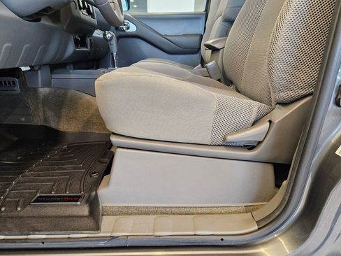 Used 2005 Nissan Frontier SE image 14