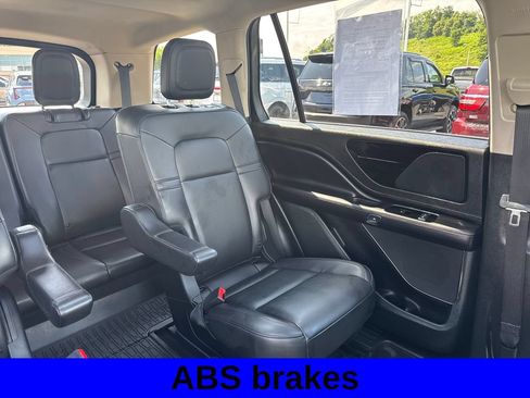 Used 2023 Lincoln Aviator AWD w/ Premium Package image 15
