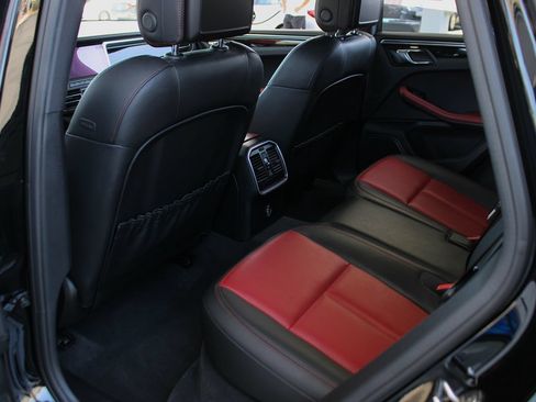 Used 2019 Porsche Macan AWD/4WD image 16