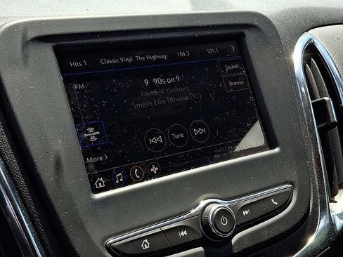 Used 2024 Chevrolet Equinox LT FWD image 16