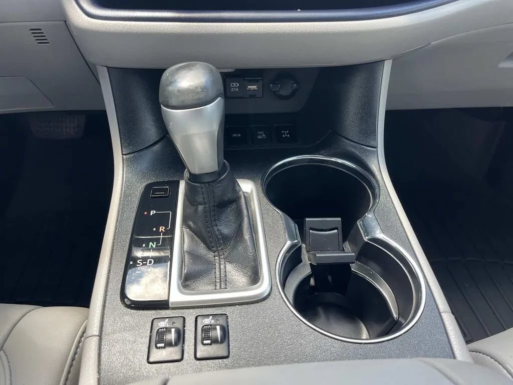 Used 2019 Toyota Highlander XLE AWD/4WD image 16