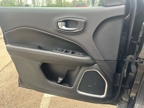 Used 2019 Jeep Compass Latitude w/ Cold Weather Group image 20