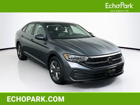 Used 2024 Volkswagen Jetta SE image 1