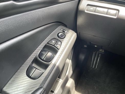 Used 2025 Nissan Altima 2.5 SV FWD image 11