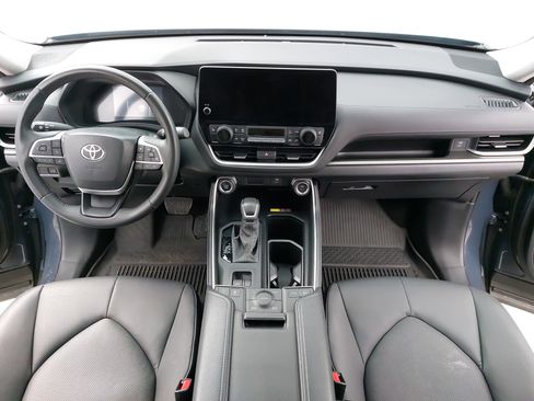 Used 2024 Toyota Grand Highlander AWD image 11