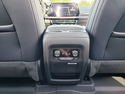 New 2026 Chevrolet Traverse RS w/ LPO, Floor Liner Package FWD image 36