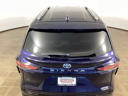 Used 2021 Toyota Sienna Limited FWD image 7