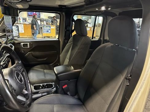 Used 2022 Jeep Gladiator Sport image 19