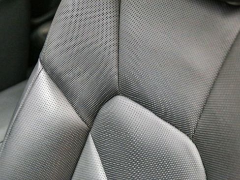 Certified 2025 Porsche Macan AWD/4WD image 28