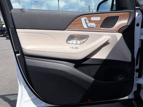 Used 2025 Mercedes-Benz GLE 450e 4MATIC image 13