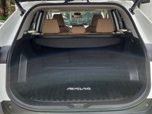 Used 2020 Toyota RAV4 XLE image 12