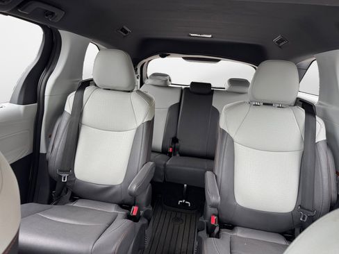 Used 2024 Toyota Sienna XSE w/ XSE Plus Package FWD image 12