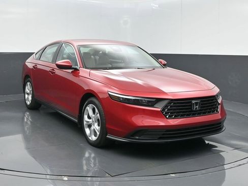 Used 2025 Honda Accord LX image 2