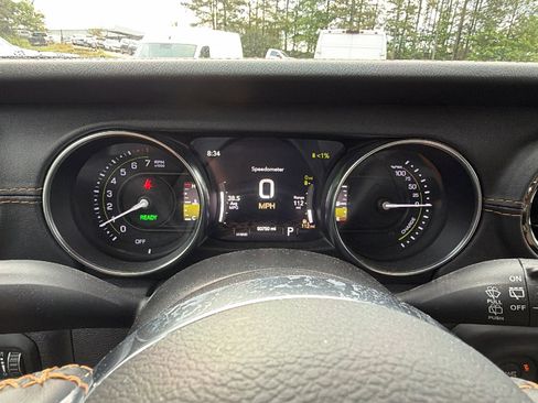 Used 2021 Jeep Wrangler Unlimited Sahara AWD/4WD image 29
