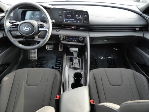 Certified 2025 Hyundai Elantra Sport image 10