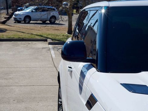 Used 2024 Land Rover Range Rover Sport SE image 11