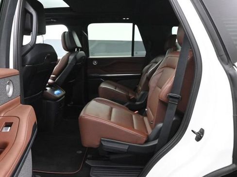 Certified 2025 Lincoln Navigator Reserve AWD/4WD image 22