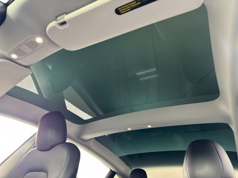 Used 2022 Tesla Model 3 image 12