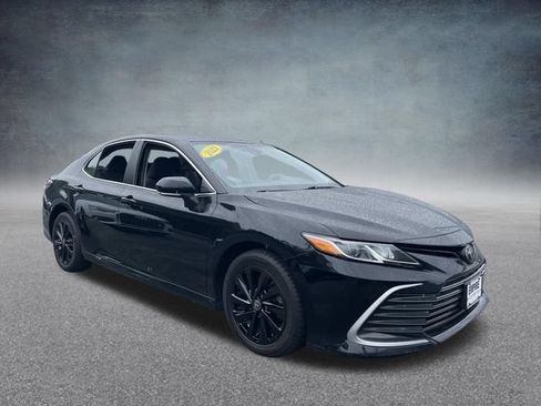 Used 2022 Toyota Camry LE w/ Cold Weather Package AWD/4WD image 4