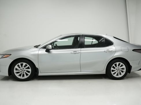 Used 2023 Toyota Camry LE FWD image 7