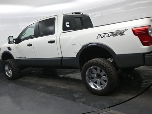 Used 2019 Nissan Titan PRO-4X image 16