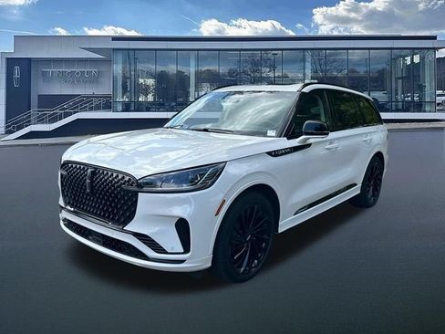 New 2025 Lincoln Aviator Reserve w/ Luxury Package RWD image 3