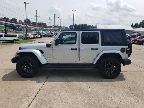 Used 2023 Jeep Wrangler Unlimited Sahara w/ Cold Weather Group AWD/4WD image 6