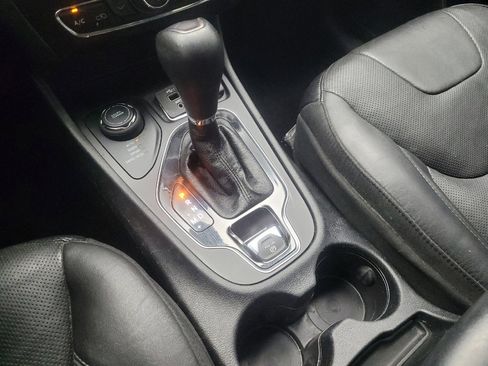 Used 2021 Jeep Cherokee Limited w/ Mopar Interior Package AWD/4WD image 26